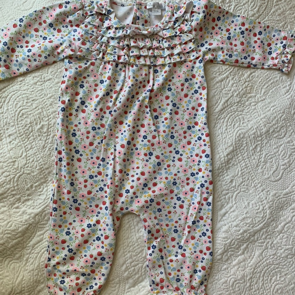 Kissy Kissy pajamas. Size 12-18 months